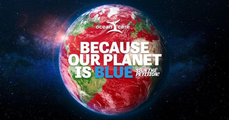 Een rode aarde met de tekst “Omdat onze planeet blauw is - Teken de petitie”.